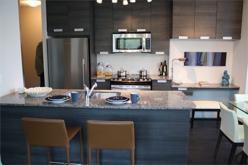 Crystal 2 Condos Dinning Area Toronto, Canada