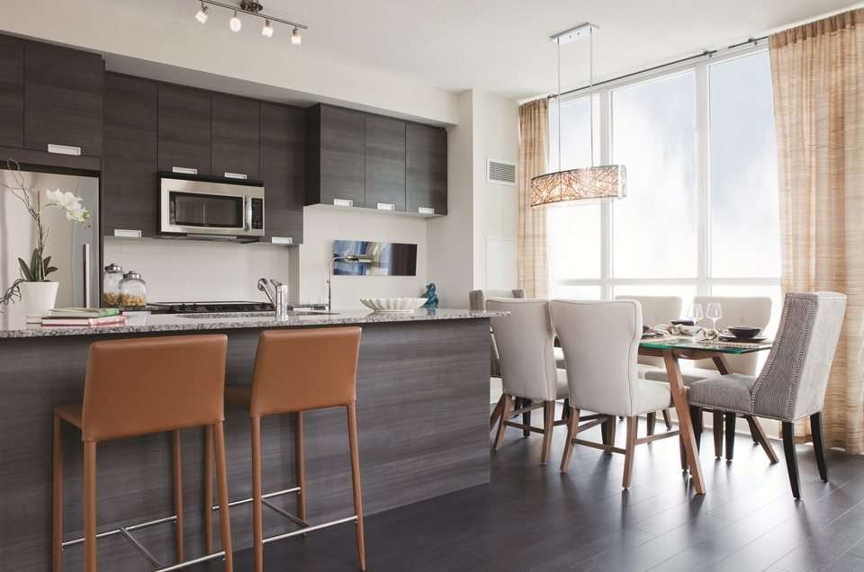 Pinnacle Uptown Crystal Condominiums Dinning Toronto, Canada
