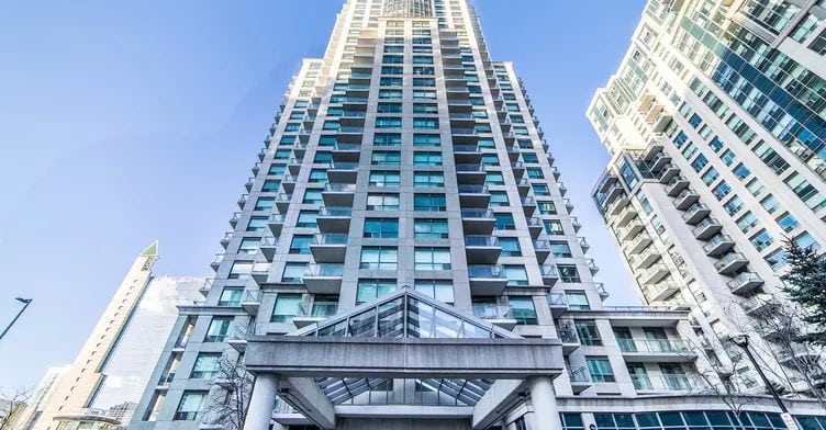 Exterior image of the 21 Hillcrest in Toronto