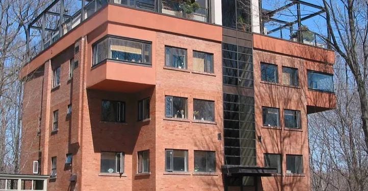 Exterior image of the 600 Lonsdale Road in Toronto