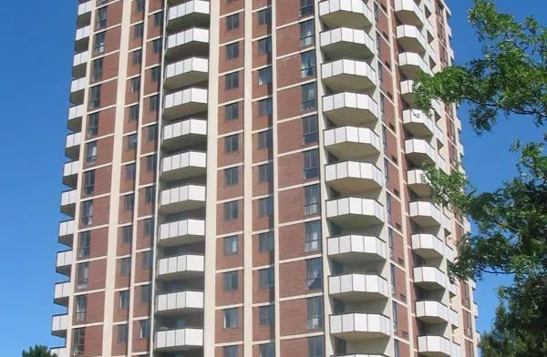 Exterior image of the Bayview Towers 1 in Toronto
