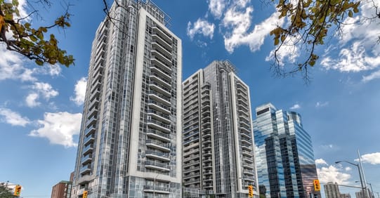 Exterior image of the Luxe I in Toronto