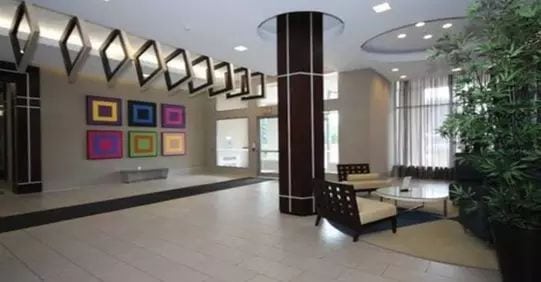 Exterior image of the Luxe I in Toronto