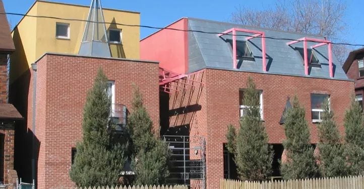 Exterior image of the Maddy Harper Lodge in Toronto