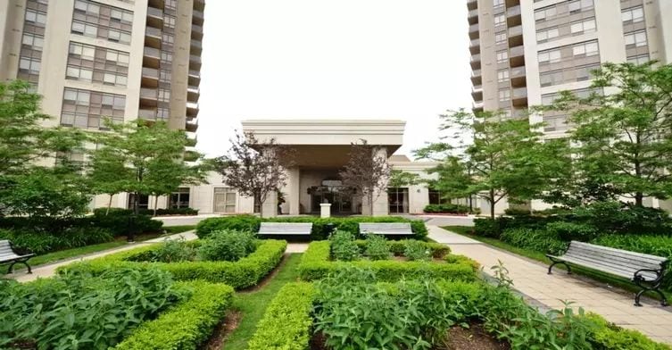 Exterior image of the Mansions of Humberwood in Toronto