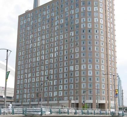 Exterior image of the Maple Leaf Quay 2 in Toronto