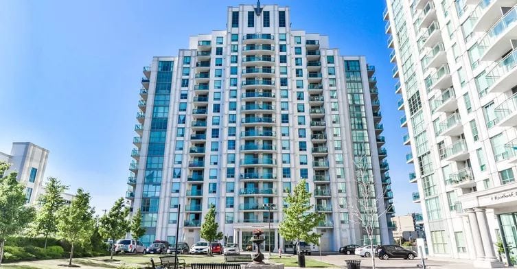 Exterior image of the Markham Place II in Toronto
