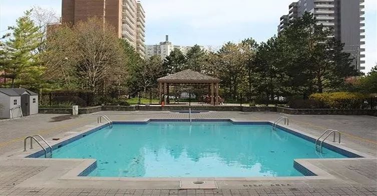 Exterior image of the Primrose Towers II in Toronto