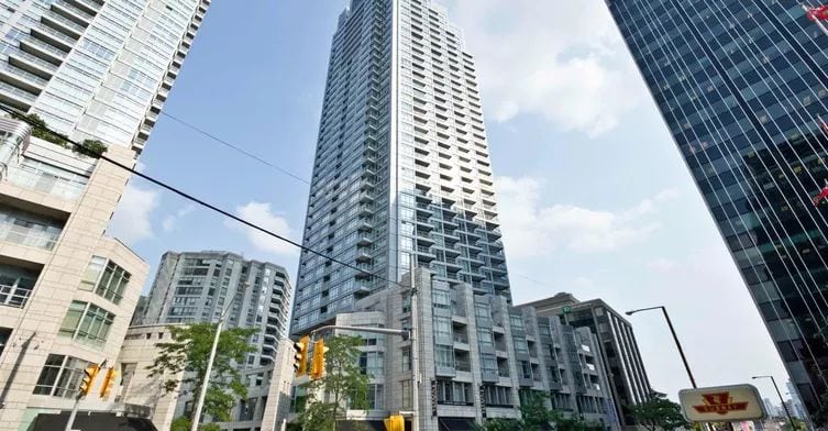 Exterior image of the Quantum South Tower in Toronto