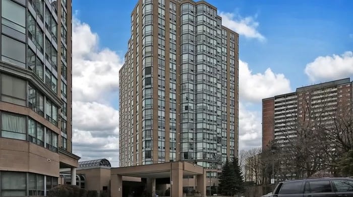 Exterior image of the River Ridge Residences Condos in Toronto
