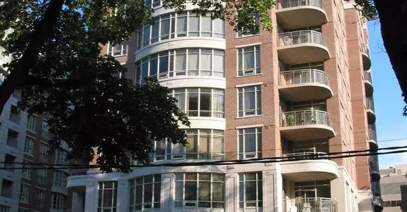 Exterior image of the The Carlyle I in Toronto