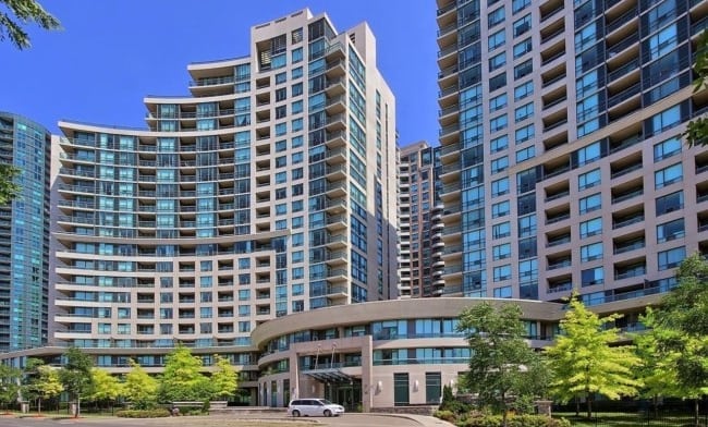 Exterior image of the The Continental 1 in Toronto