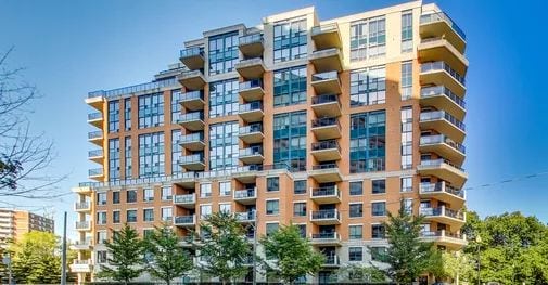 Exterior image of the Town and Country I in Toronto