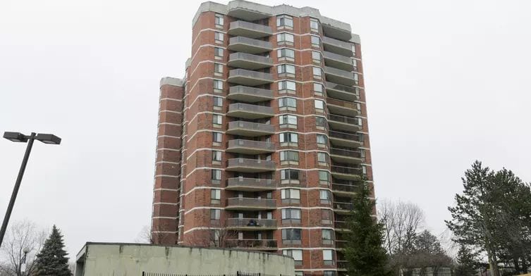 Exterior image of the Twin Towers III in Toronto