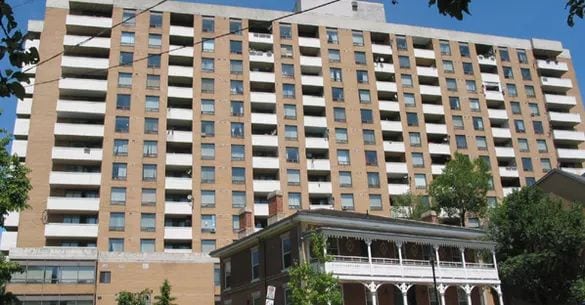 Exterior image of the Villa Otthon Lambton in Toronto