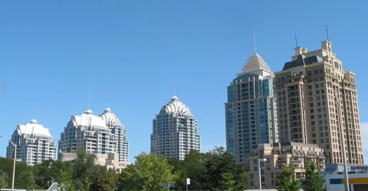 Exterior image of the Waldorf West Tower in Toronto