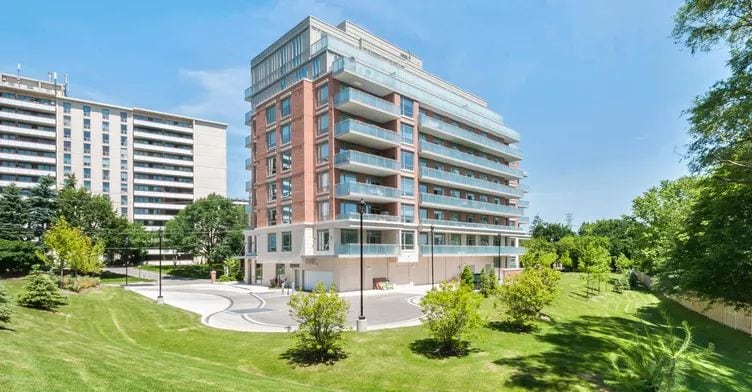 Exterior image of the Willow Park at Bayview in Toronto