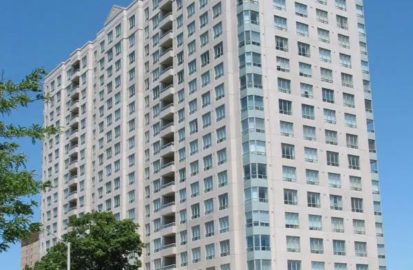 Exterior image of the Windsor II in Toronto