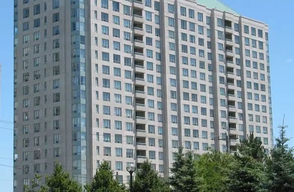 Exterior image of the Windsor II in Toronto