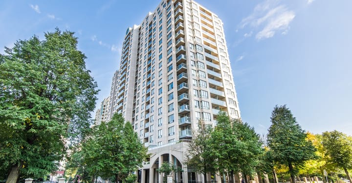 Exterior image of the Majestic I in Toronto