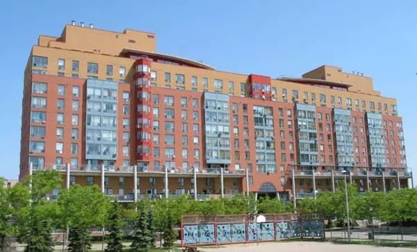 Exterior image of the Lakeshore Gardens / Robert Cooke Co-operative Homes in Toronto
