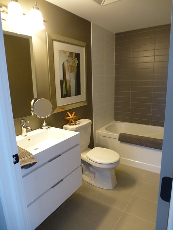 Treetops Condos bathroom with tub